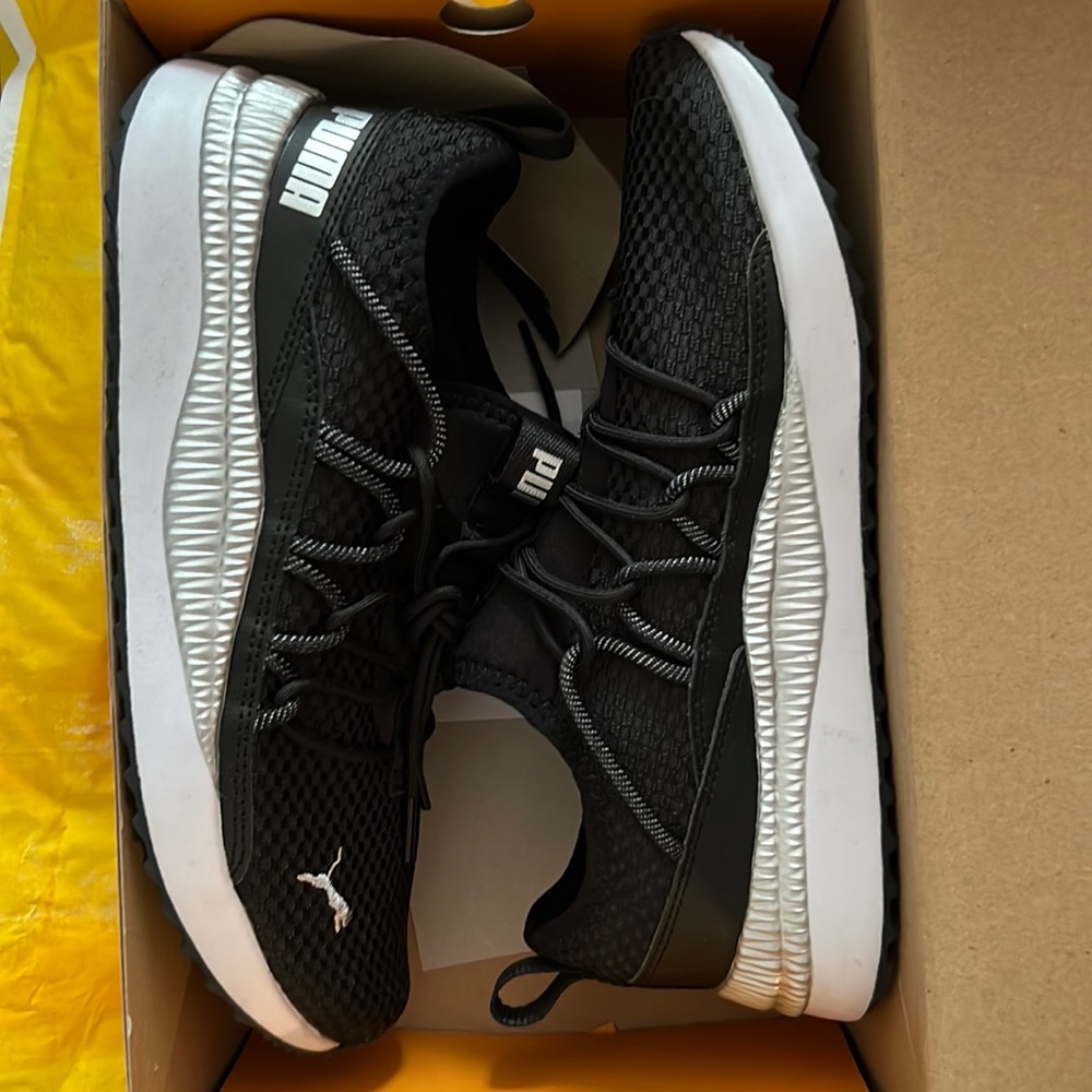 Like New Puma Sneakers